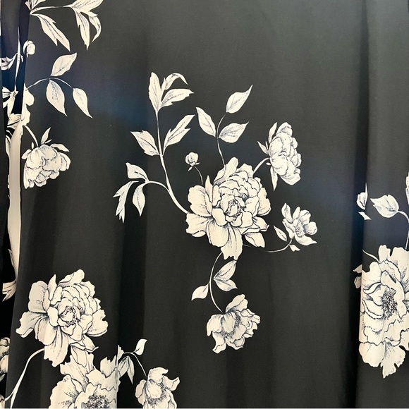 Karen Kane Dress NWOT Taylor Bell Sleeve A-Line Black & White Super Flattering! - Picture 4 of 14